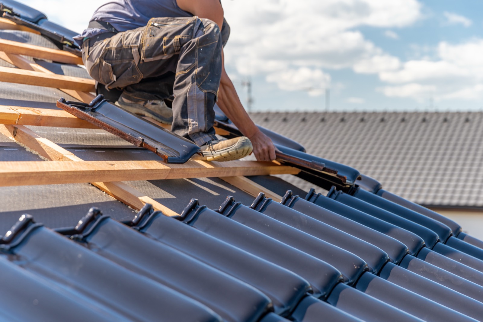 New architectural shingle roof installed on a home